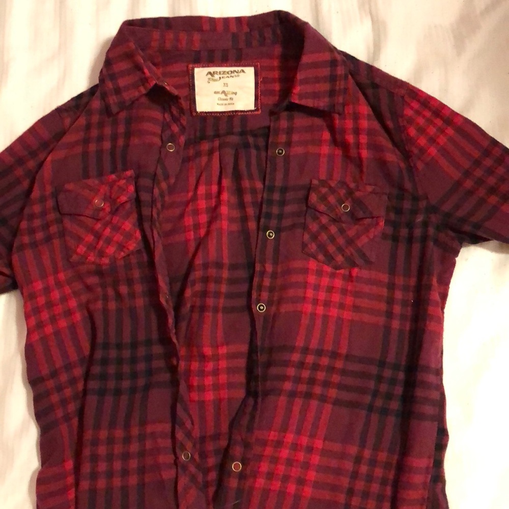 Women’s plaid shirt.
